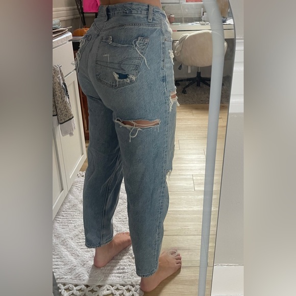 Relaxed Ripped Mom Jean - Picture 4 of 6